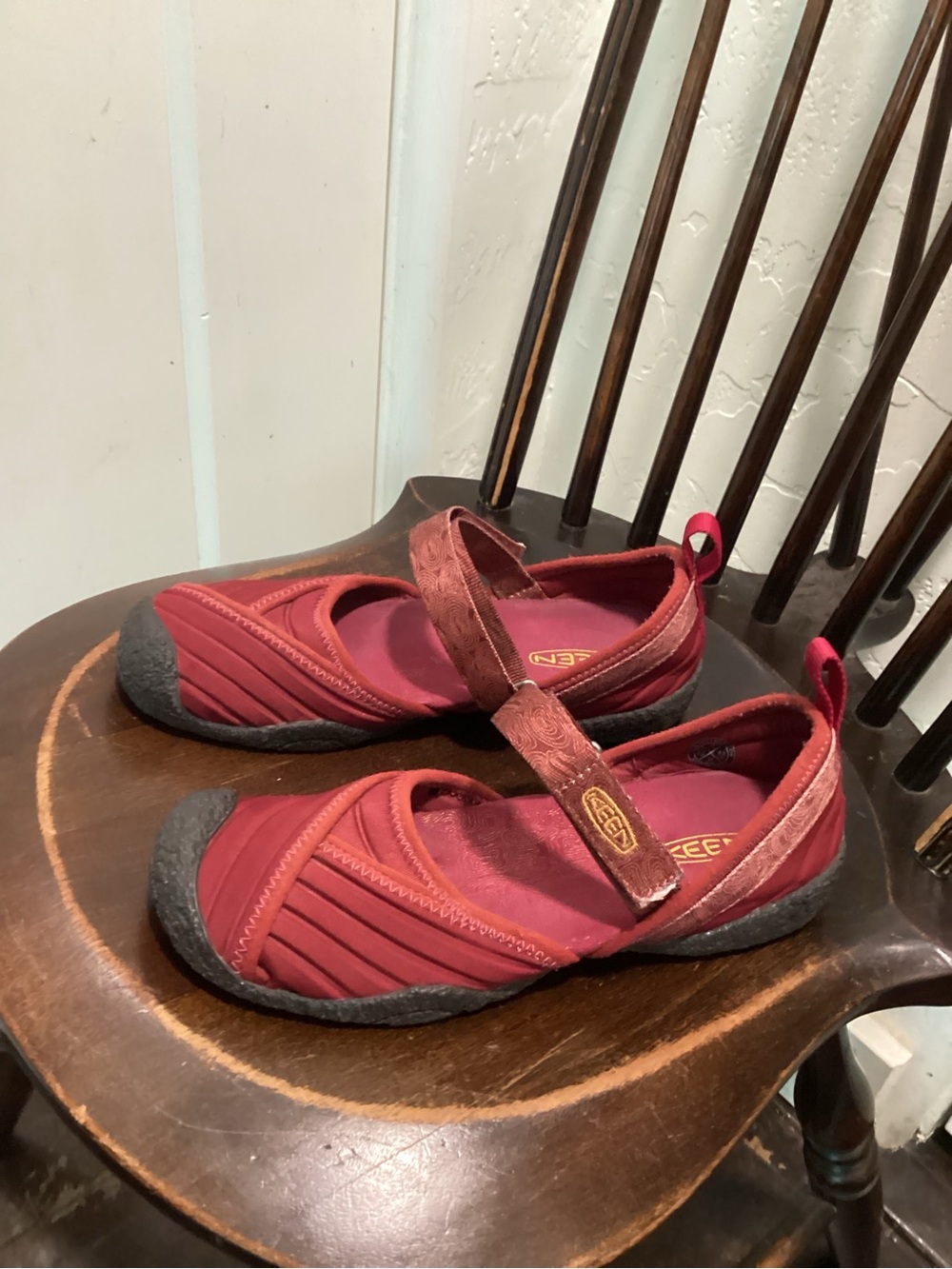 Keen Women's Burgundy Mary Jane Casual Slip-On Shoes Size 7 US, 37.5 EUR